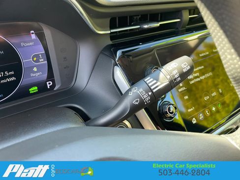 Used 2023 Chevrolet Bolt EUV LT image 29