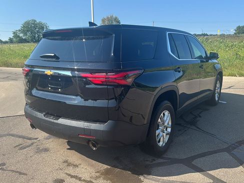 Used 2023 Chevrolet Traverse LS w/ Safety Package FWD image 5