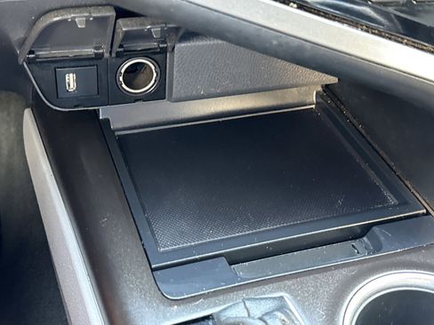 Used 2022 Toyota Camry LE image 23