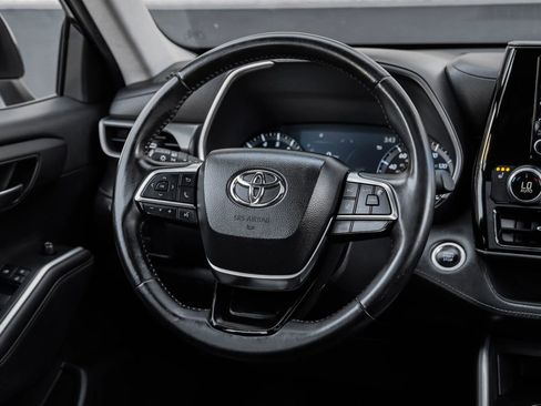 Used 2021 Toyota Highlander XLE image 25