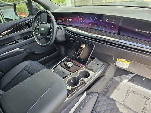 Used 2026 Cadillac Escalade IQL Luxury AWD/4WD image 10