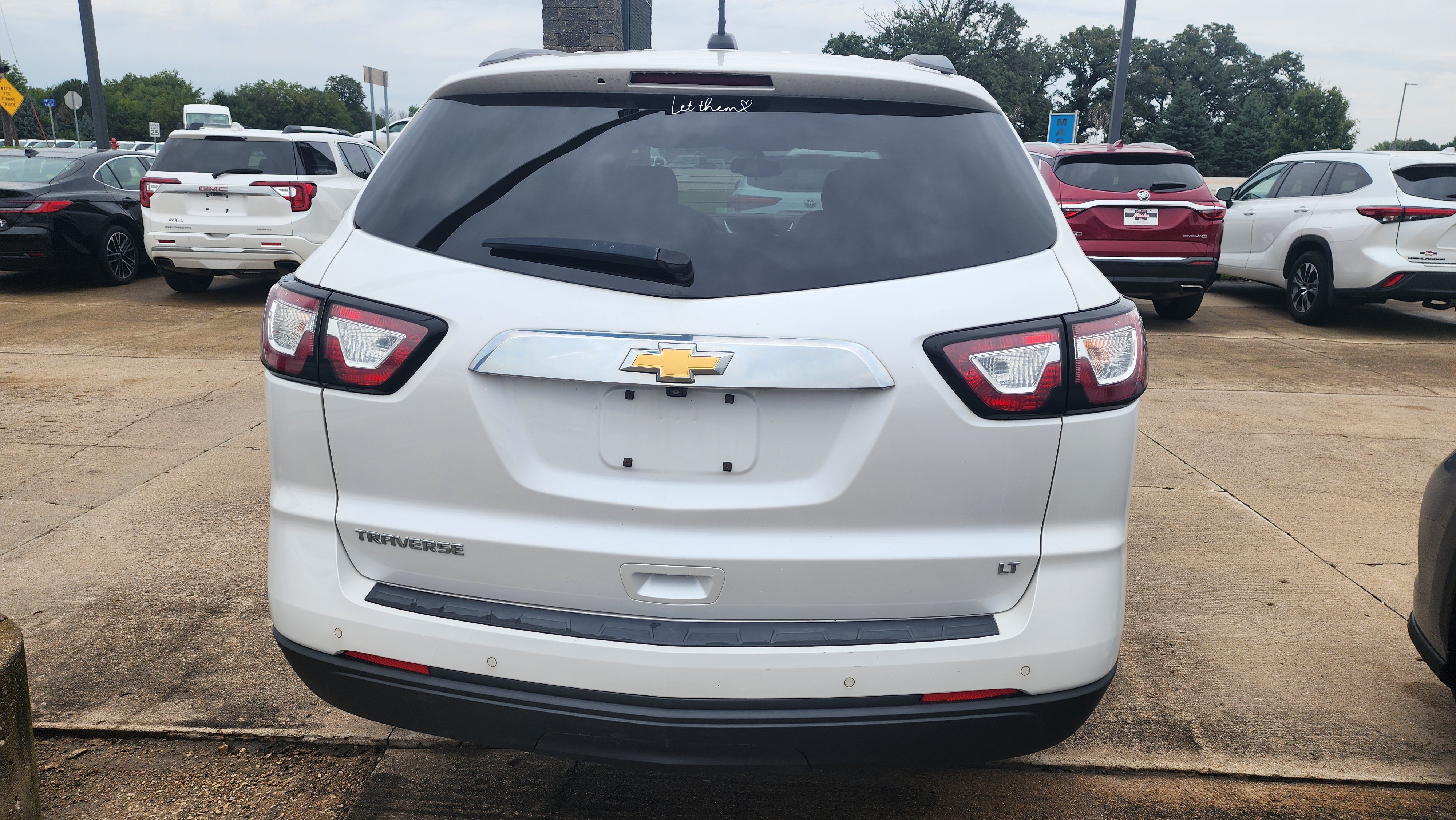 Used 2017 Chevrolet Traverse LT FWD image 5