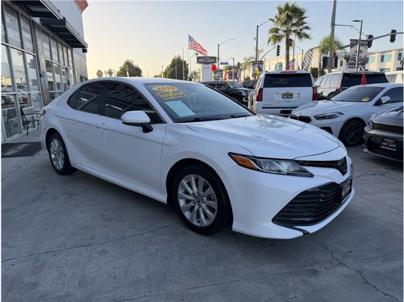 Used 2019 Toyota Camry LE FWD image 7