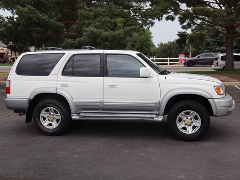 Used 2000 Toyota 4Runner Limited AWD/4WD image 3
