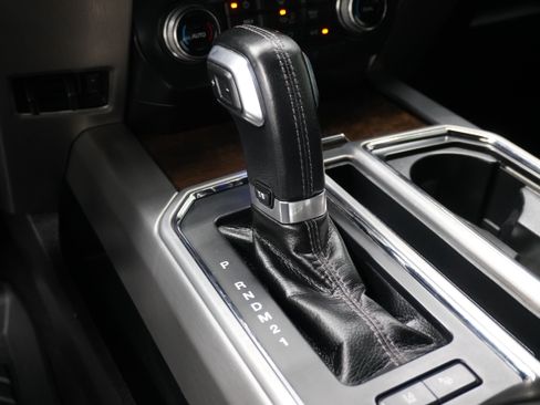 Used 2015 Ford F150 Platinum w/ Equipment Group 701A Luxury AWD/4WD image 25