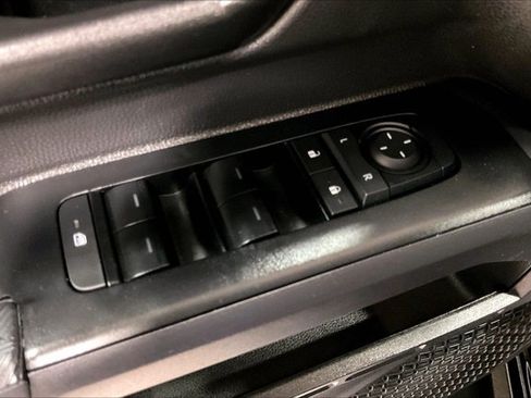 Certified 2025 Toyota Tacoma SR5 AWD/4WD image 41