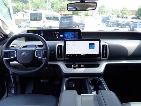 Used 2025 Ford Expedition Active AWD/4WD image 21