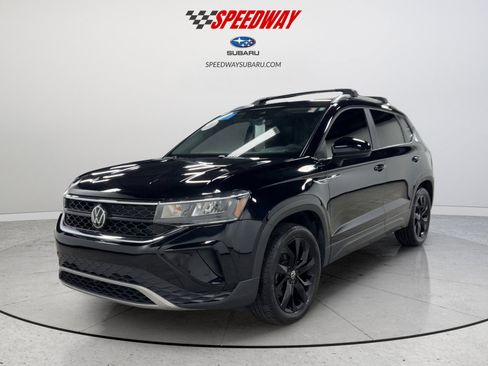 Certified 2023 Volkswagen Taos SE w/ Black Wheel Package AWD/4WD image 12