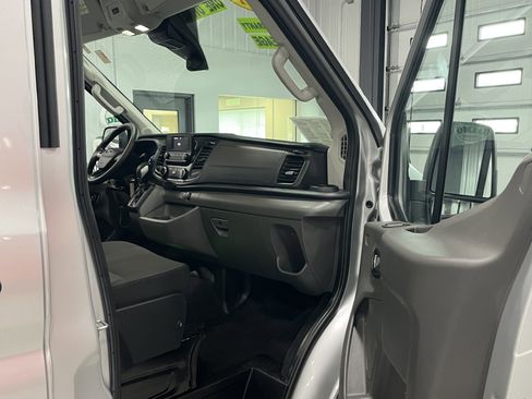 Used 2024 Ford Transit 250 148 Medium Roof RWD image 10