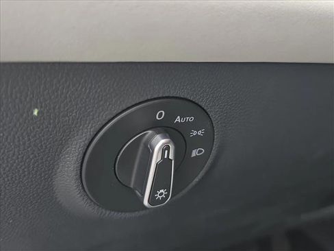 New 2026 Volkswagen Taos SE FWD image 8