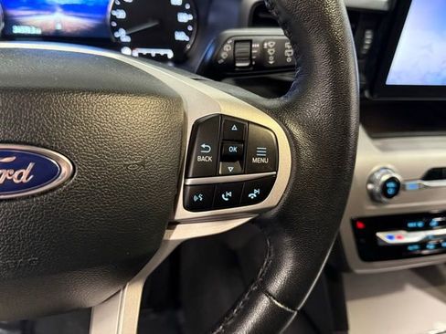 Used 2023 Ford Explorer XLT image 18