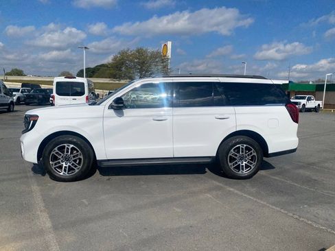 Certified 2025 Ford Expedition Active AWD/4WD image 4