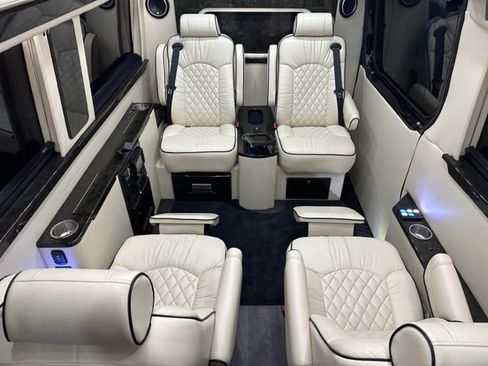 Used 2017 Mercedes-Benz Sprinter 2500 image 15
