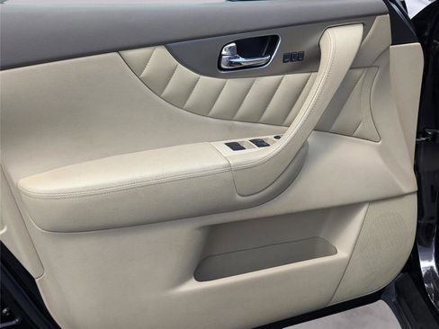 Used 2016 INFINITI QX70 2WD w/ Premium Package image 13