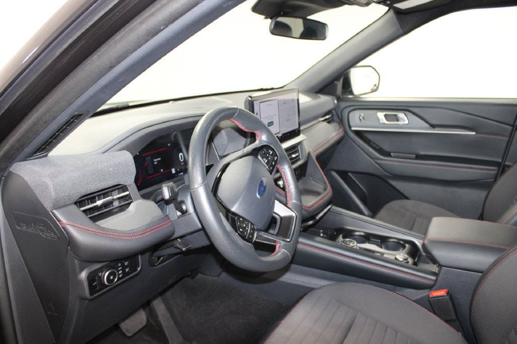 Used 2025 Ford Explorer ST-Line AWD/4WD image 16