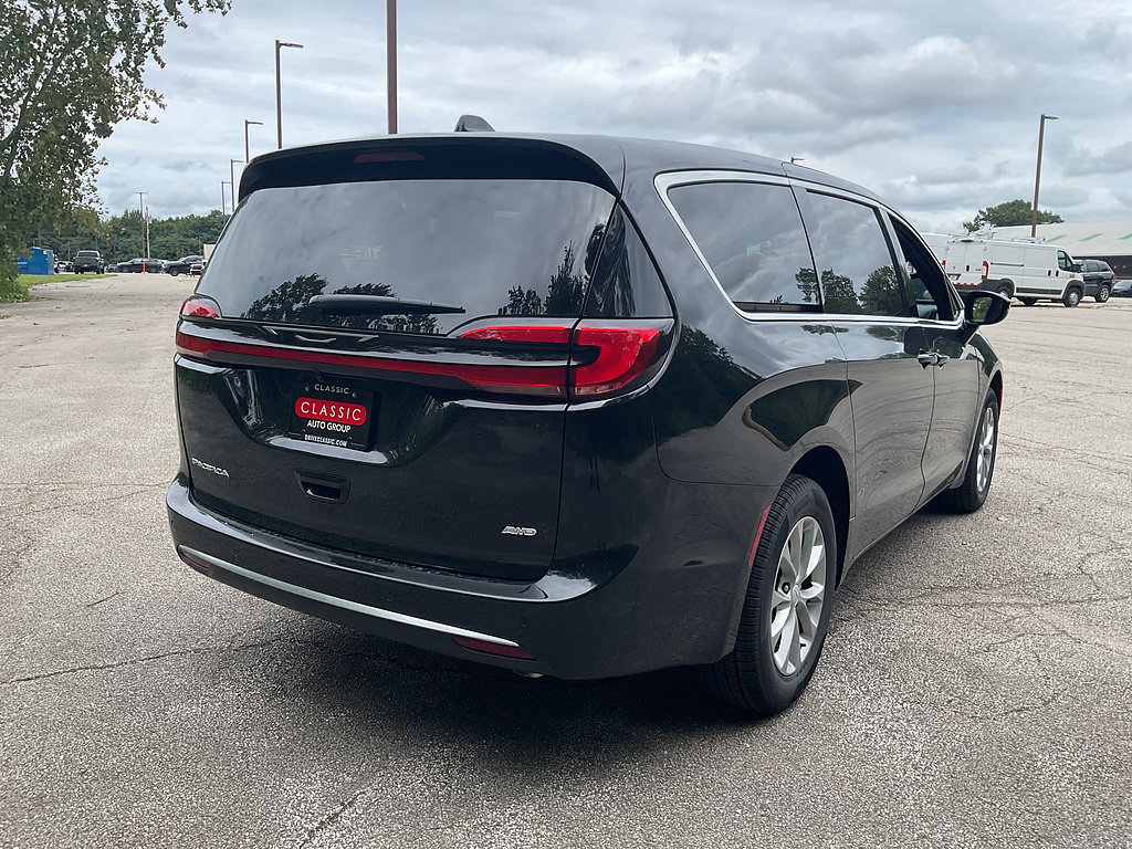 New 2027 Chrysler Pacifica Select AWD/4WD image 5