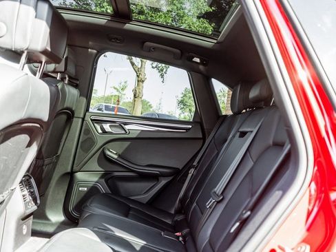 Used 2023 Porsche Macan AWD/4WD image 30