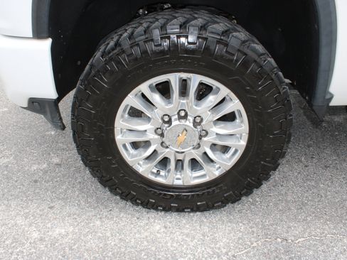 Used 2021 Chevrolet Silverado 2500 High Country w/ Z71 Off-Road Package AWD/4WD image 11