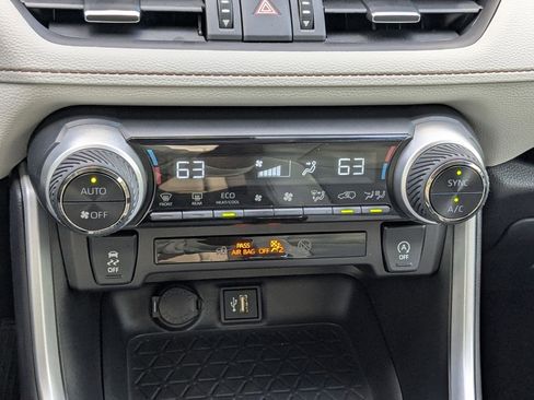 Used 2025 Toyota RAV4 XLE Premium image 25