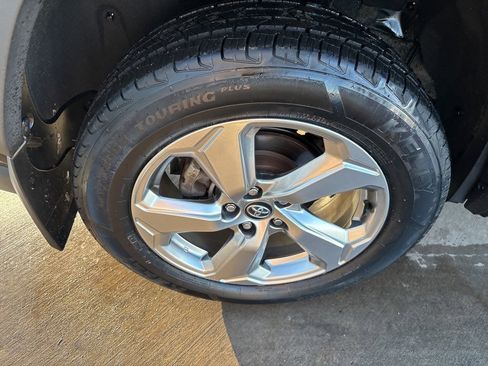 Used 2020 Toyota RAV4 Limited image 13