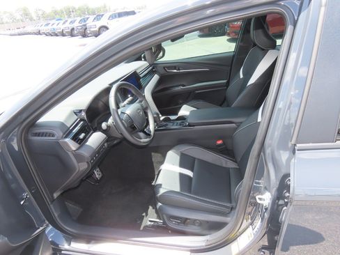 Used 2025 Toyota Camry SE w/ Convenience Package FWD image 23