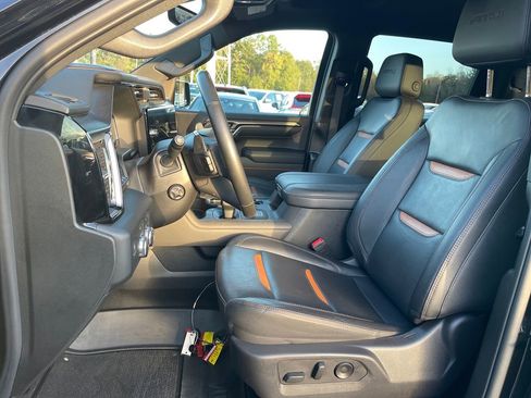 Used 2024 GMC Sierra 1500 AT4 w/ Technology Package image 11