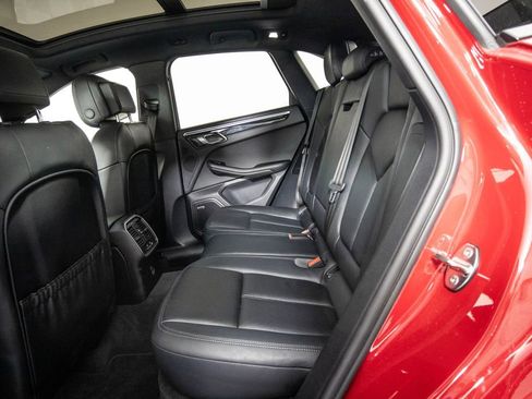 Used 2024 Porsche Macan Premium Package Plus w/ Premium Plus Package image 11