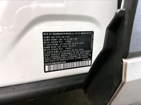 Certified 2025 Volkswagen Tiguan SE FWD image 33
