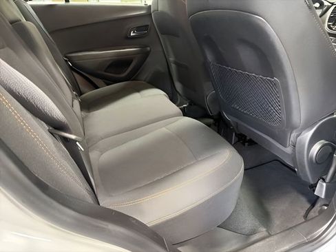 Used 2018 Chevrolet Trax LS FWD image 29