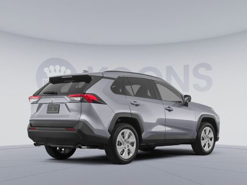 Used 2021 Toyota RAV4 LE AWD/4WD image 4