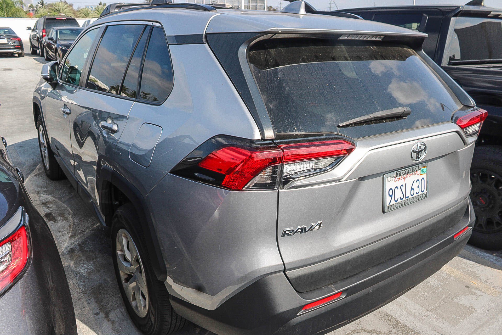 Used 2019 Toyota RAV4 LE w/ Carpet Mat Package FWD image 12