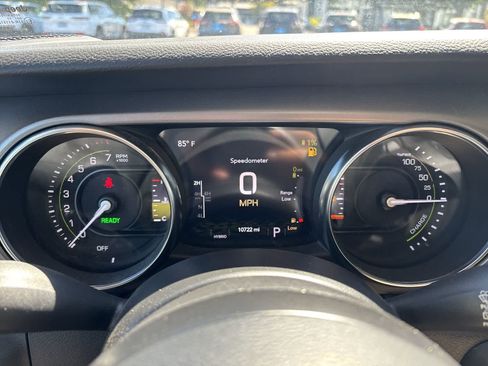 Used 2023 Jeep Wrangler Unlimited w/ Convenience Group AWD/4WD image 12