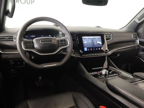 Used 2022 Jeep Wagoneer Series III w/ Flexible Seating Group image 2