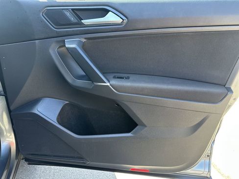 Used 2018 Volkswagen Tiguan S image 36