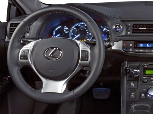 Used 2013 Lexus CT 200h FWD image 6