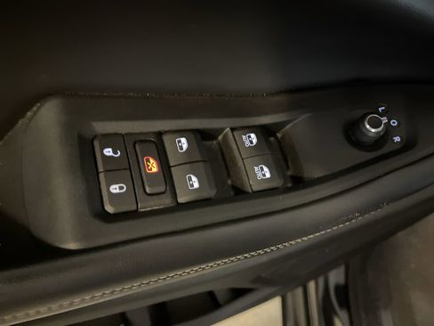 Used 2023 Jeep Grand Cherokee Limited image 37