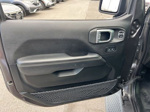 Used 2020 Jeep Wrangler Unlimited Sahara AWD/4WD image 22