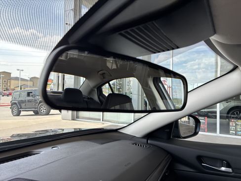 Used 2025 Nissan Altima 2.5 SV FWD image 36