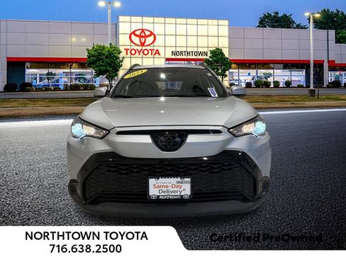 Used 2024 Toyota Corolla Cross AWD Hybrid w/ Moonroof Package image 5