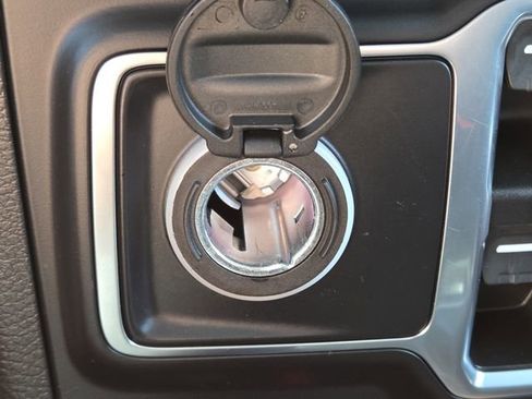 Used 2022 Jeep Wrangler Unlimited Rubicon AWD/4WD image 7
