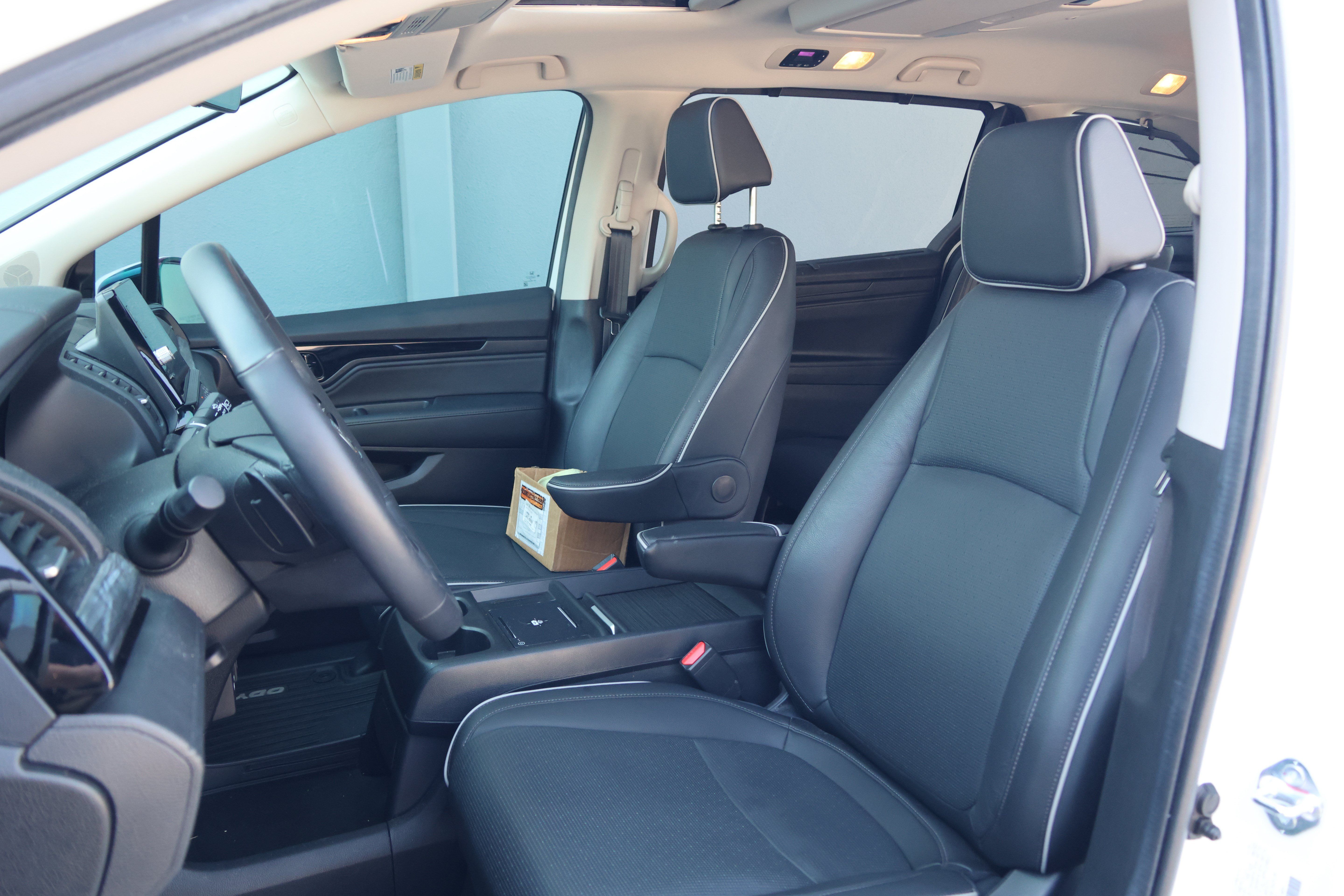 Used 2025 Honda Odyssey Elite image 35
