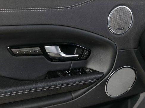 Used 2019 Land Rover Range Rover Evoque SE Premium image 27