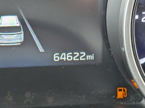 Used 2024 Kia Carnival LX FWD image 19