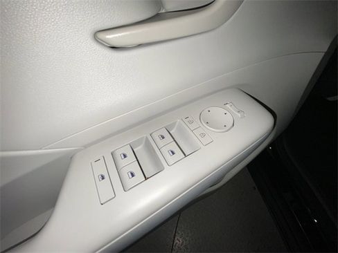 Used 2026 Hyundai Kona SE image 13