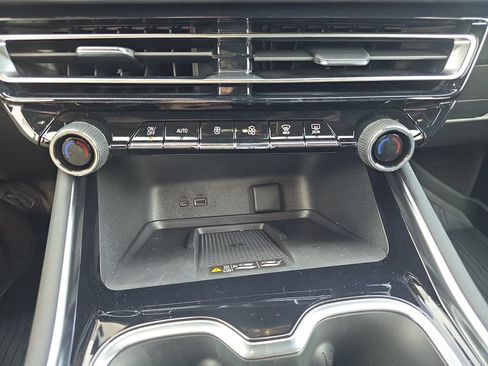 New 2026 Chevrolet Traverse RS w/ LPO, Floor Liner Package AWD/4WD image 25