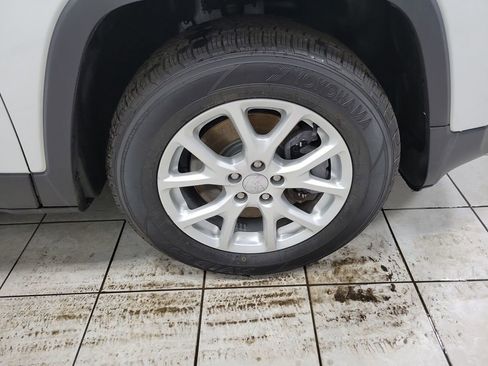 Used 2018 Jeep Cherokee Latitude Plus image 44