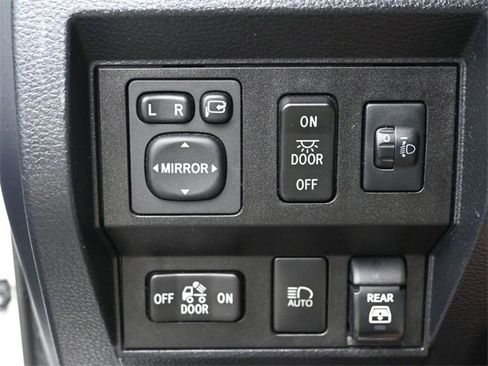 Used 2019 Toyota Tundra Platinum image 32