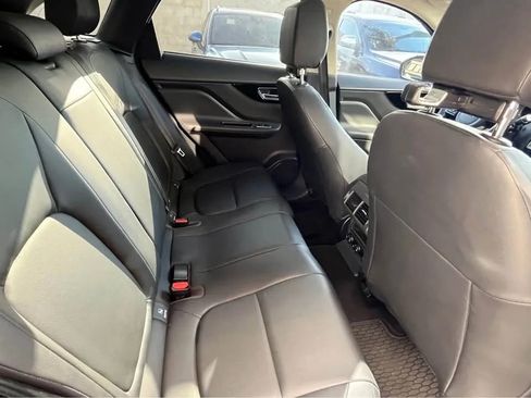 Used 2020 Jaguar F-PACE Premium image 12