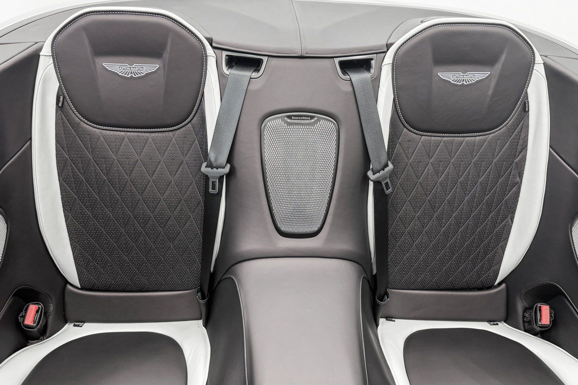 Used 2025 Aston Martin DB12 Convertible RWD image 32