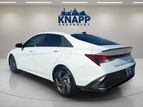 Used 2025 Hyundai Elantra Sport FWD image 2